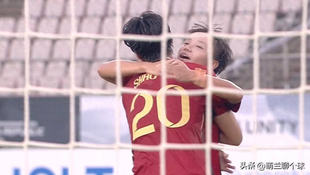 用实力证明自己！中国女足携手赢得胜利