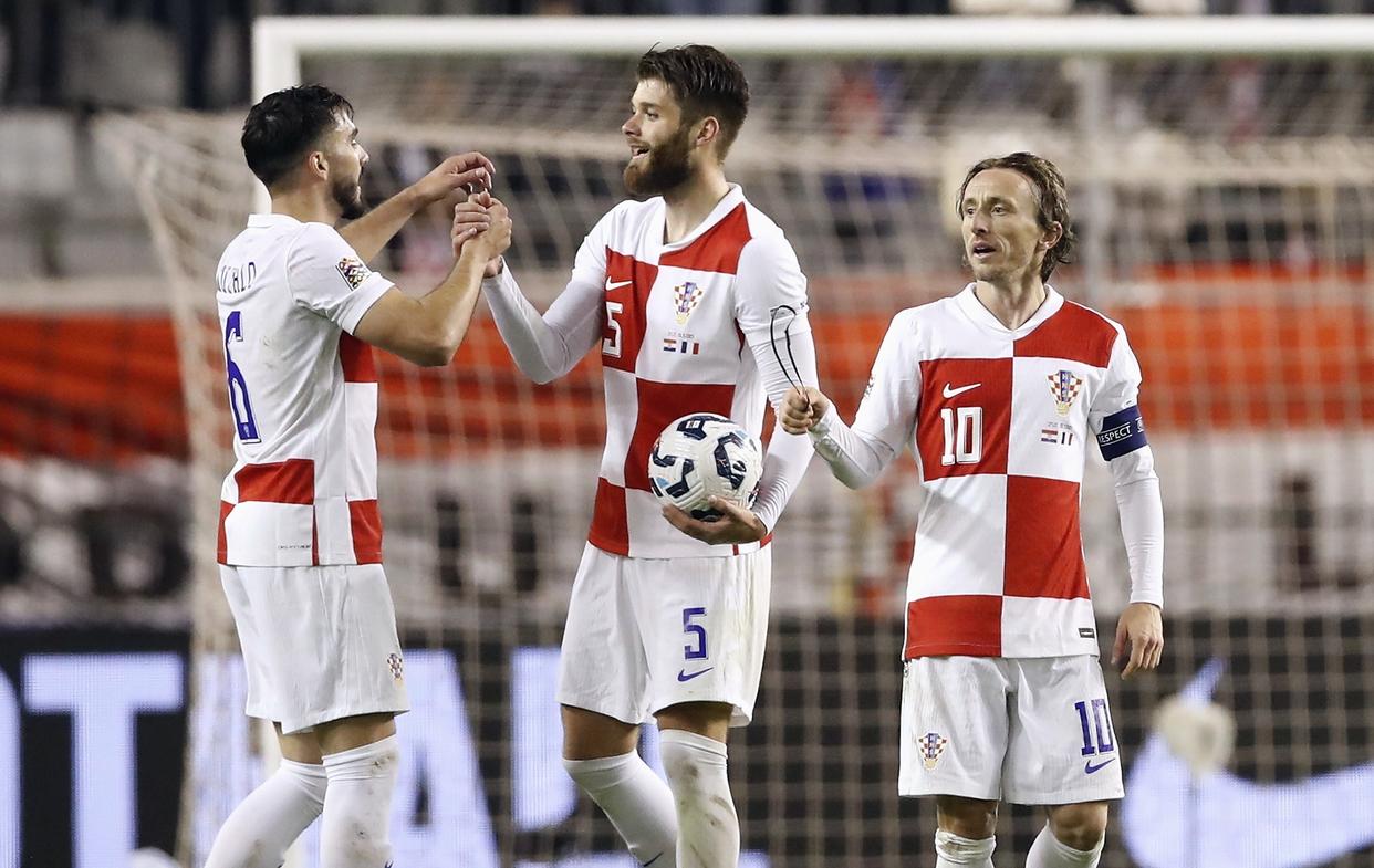 斯洛伐克队迎战克罗地亚队，决战一触