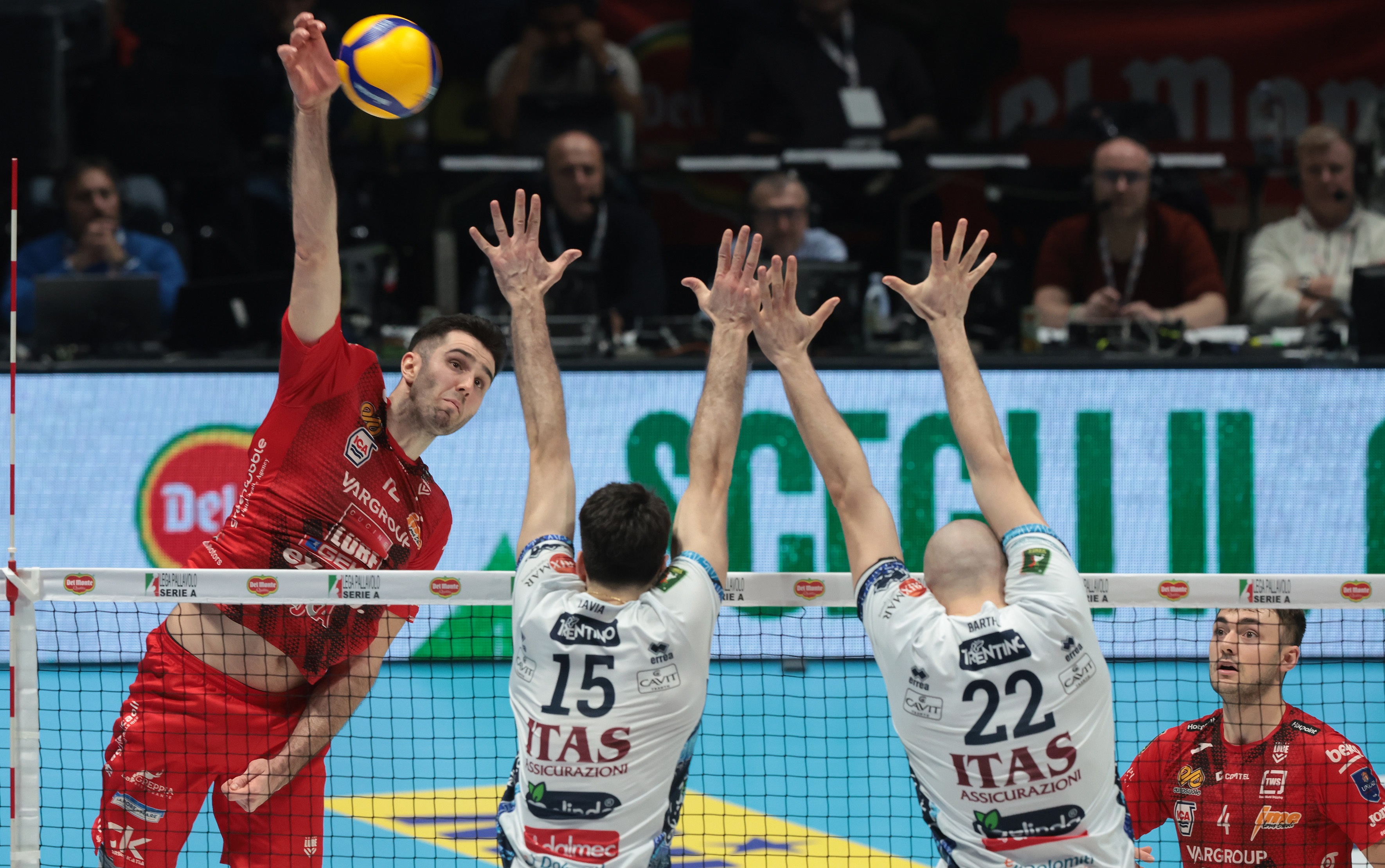 意大利大胜瑞士，实力进一步凸显